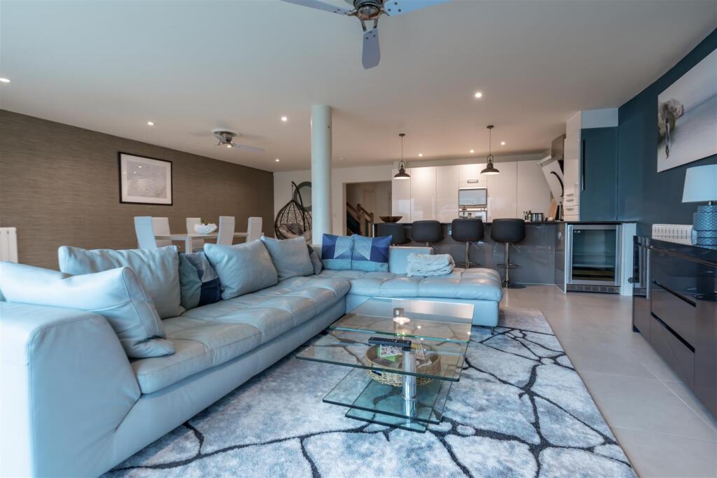 Luxury & Prestige, Canford Cliffs