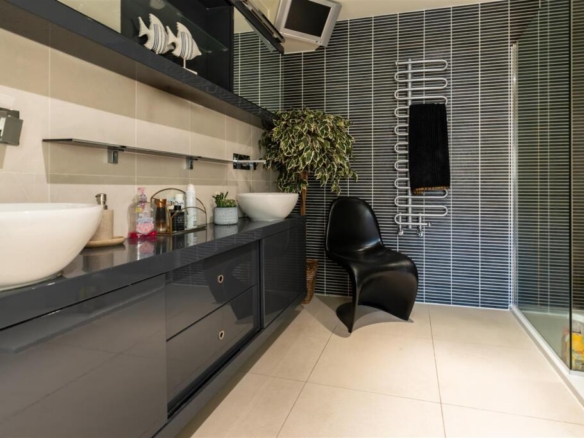 Luxury & Prestige, Canford Cliffs