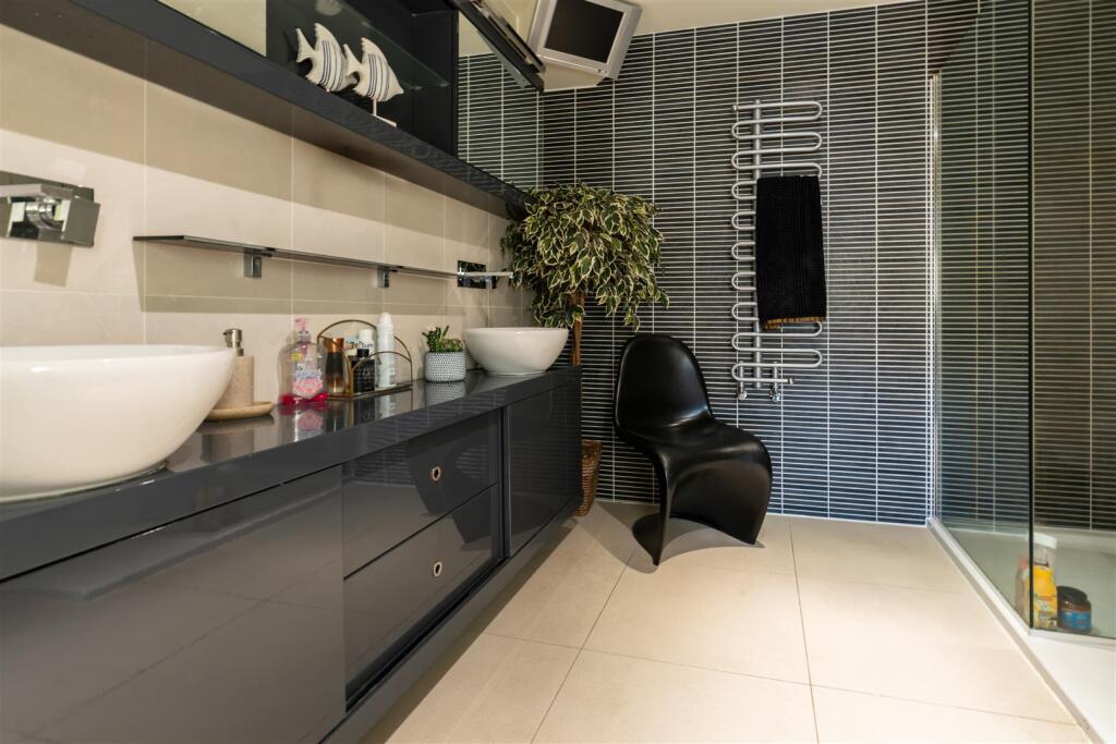 Luxury & Prestige, Canford Cliffs