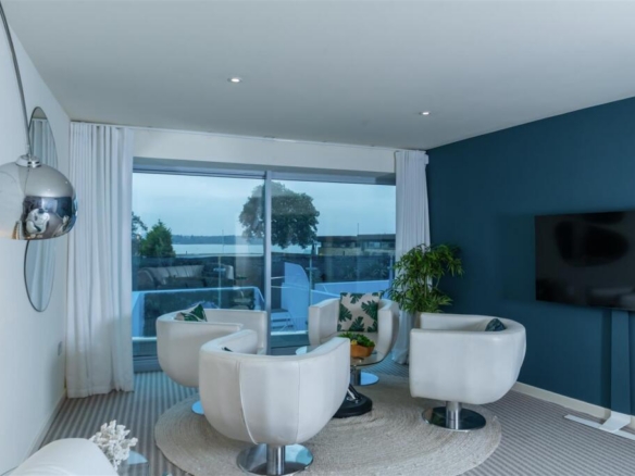 Luxury & Prestige, Canford Cliffs