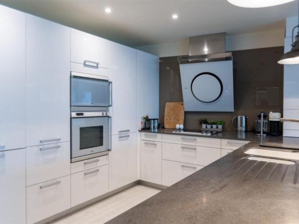 Luxury & Prestige, Canford Cliffs