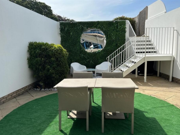 Luxury & Prestige, Canford Cliffs