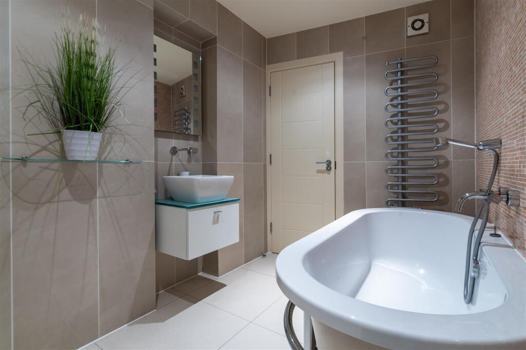 Luxury & Prestige, Canford Cliffs