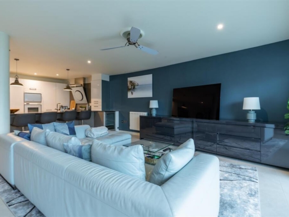 Luxury & Prestige, Canford Cliffs