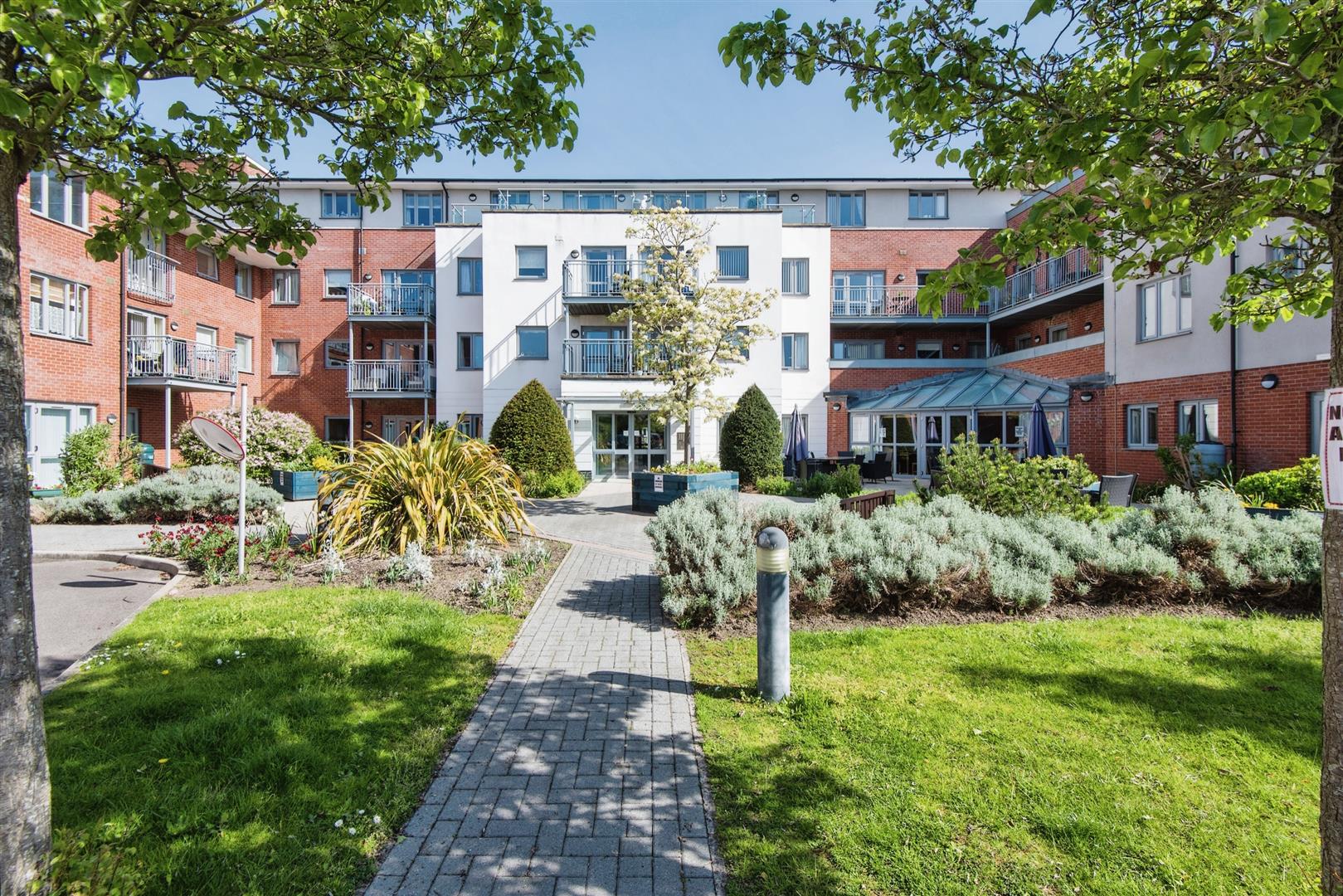 0 (17) Clarence Court