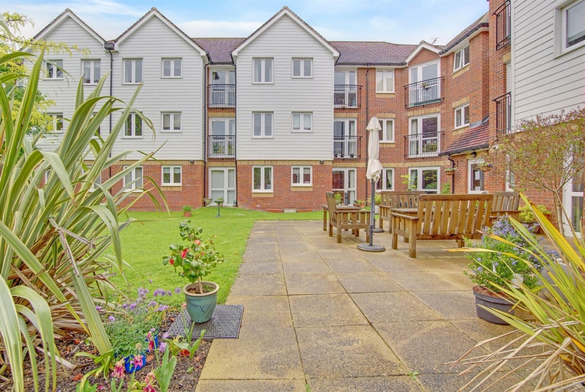 Eadhelm Court