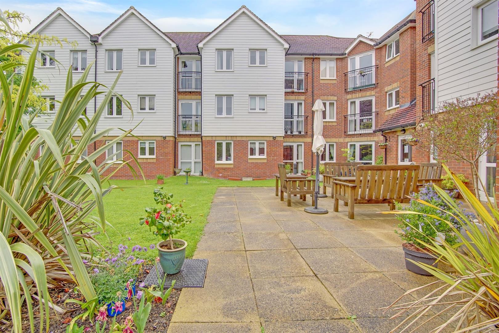 Eadhelm Court
