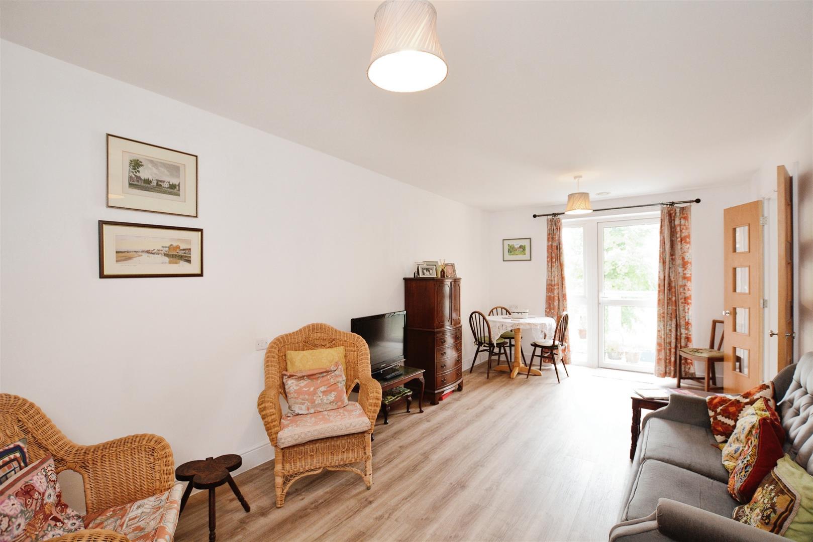 0 (2) Wardington Court