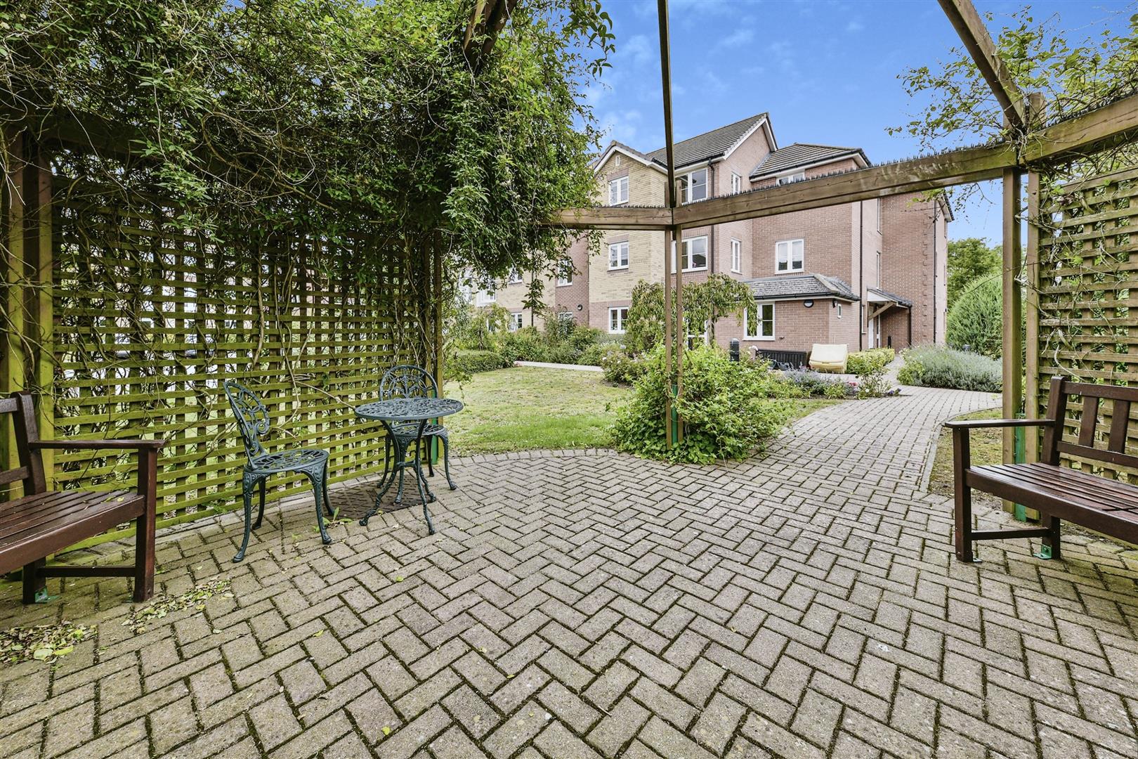 0 (26) Goodes Court