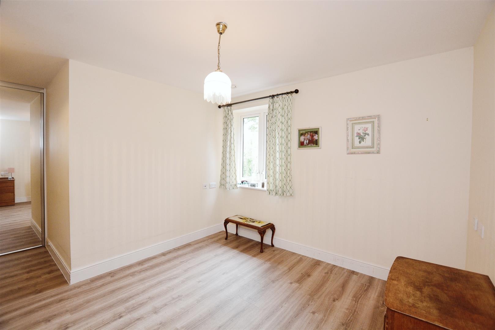 0 (6) Wardington Court