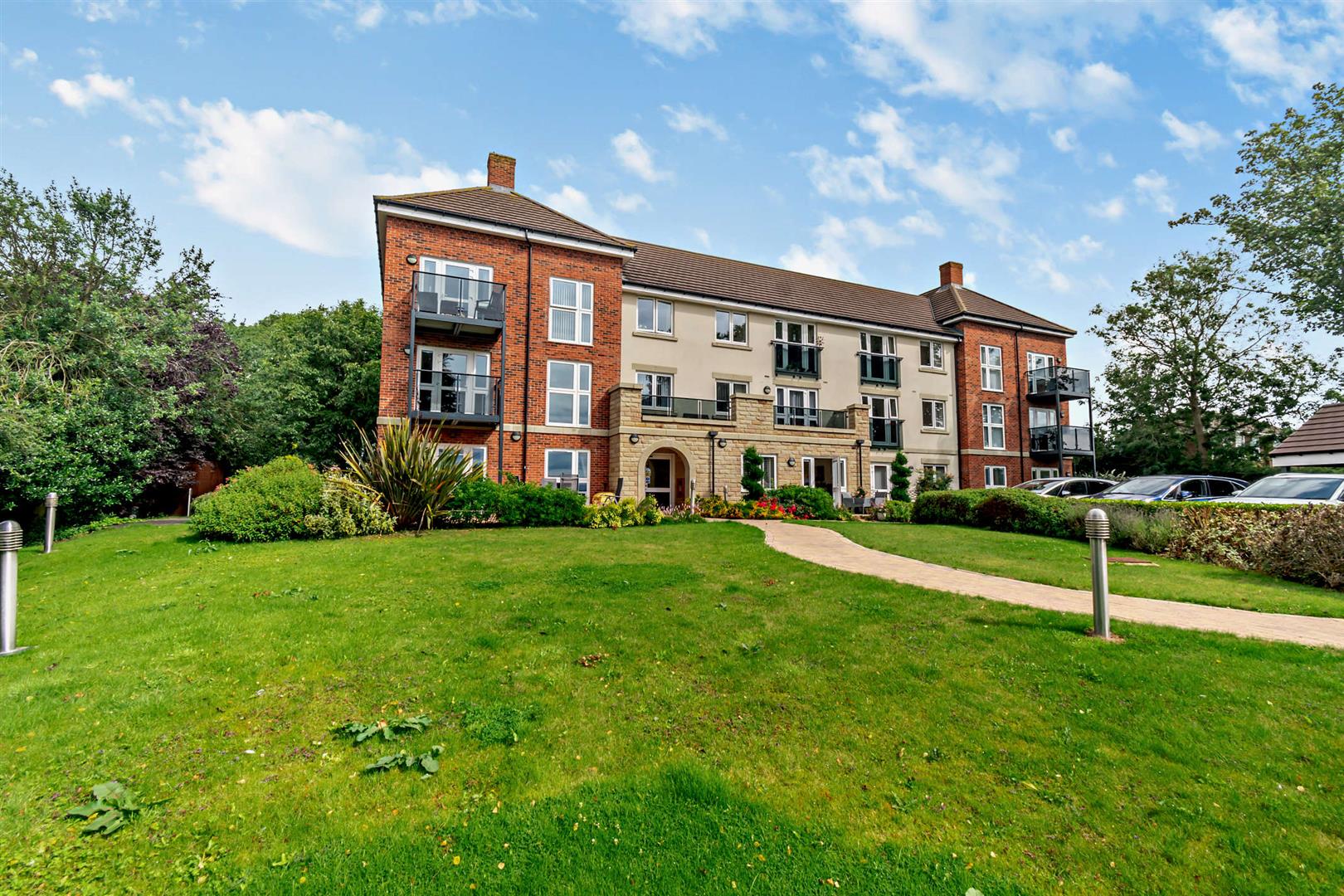 0 (6) Chestnut Court