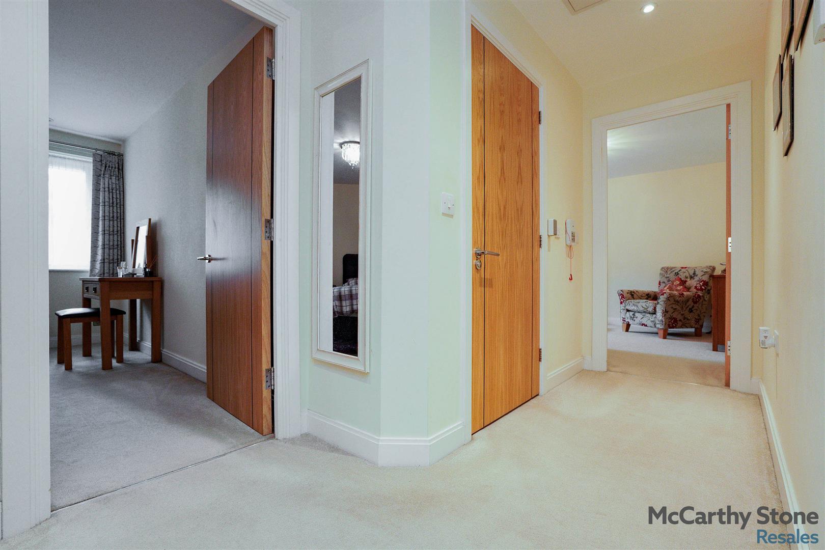 0 (7) Constance Place