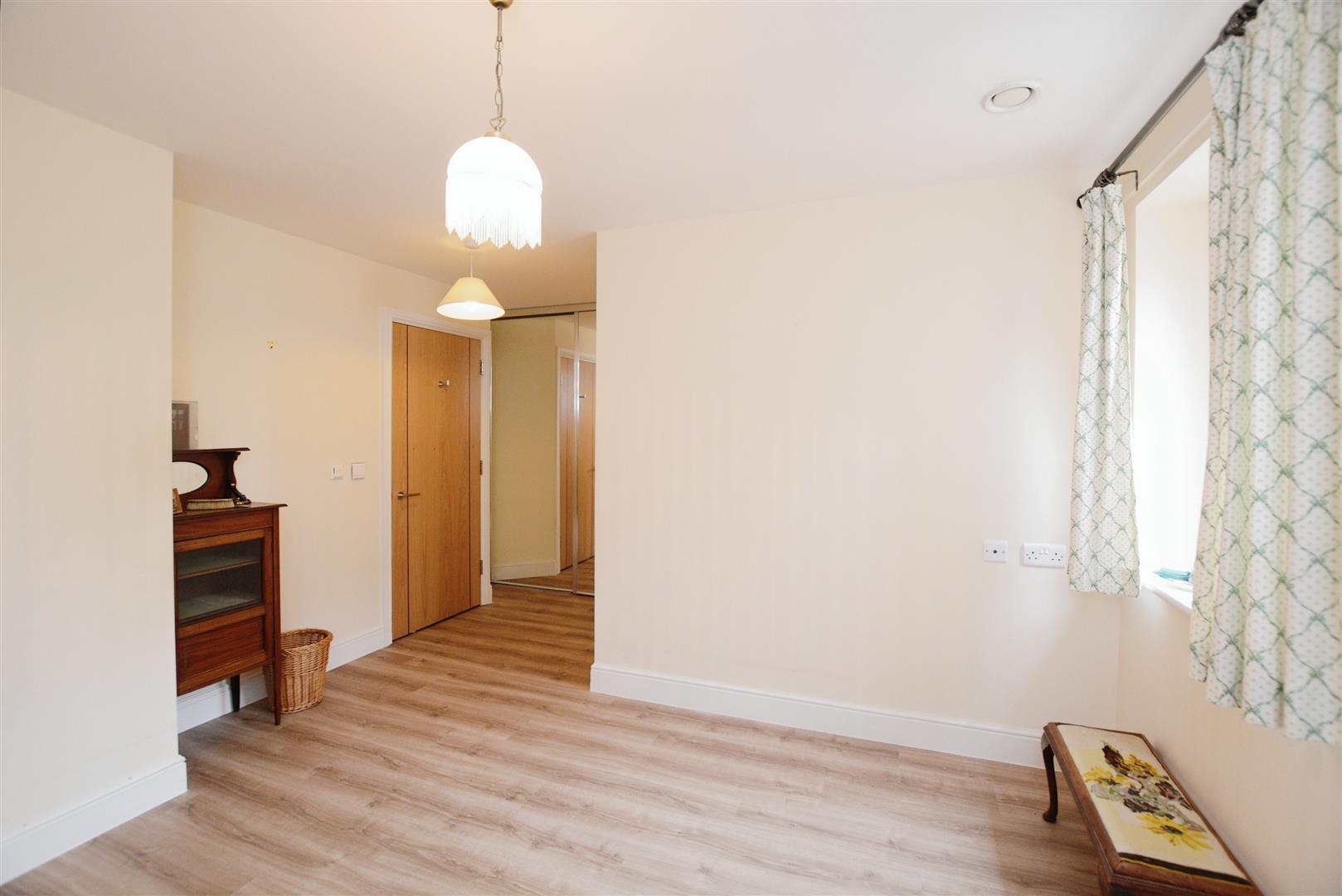0 (7) Wardington Court