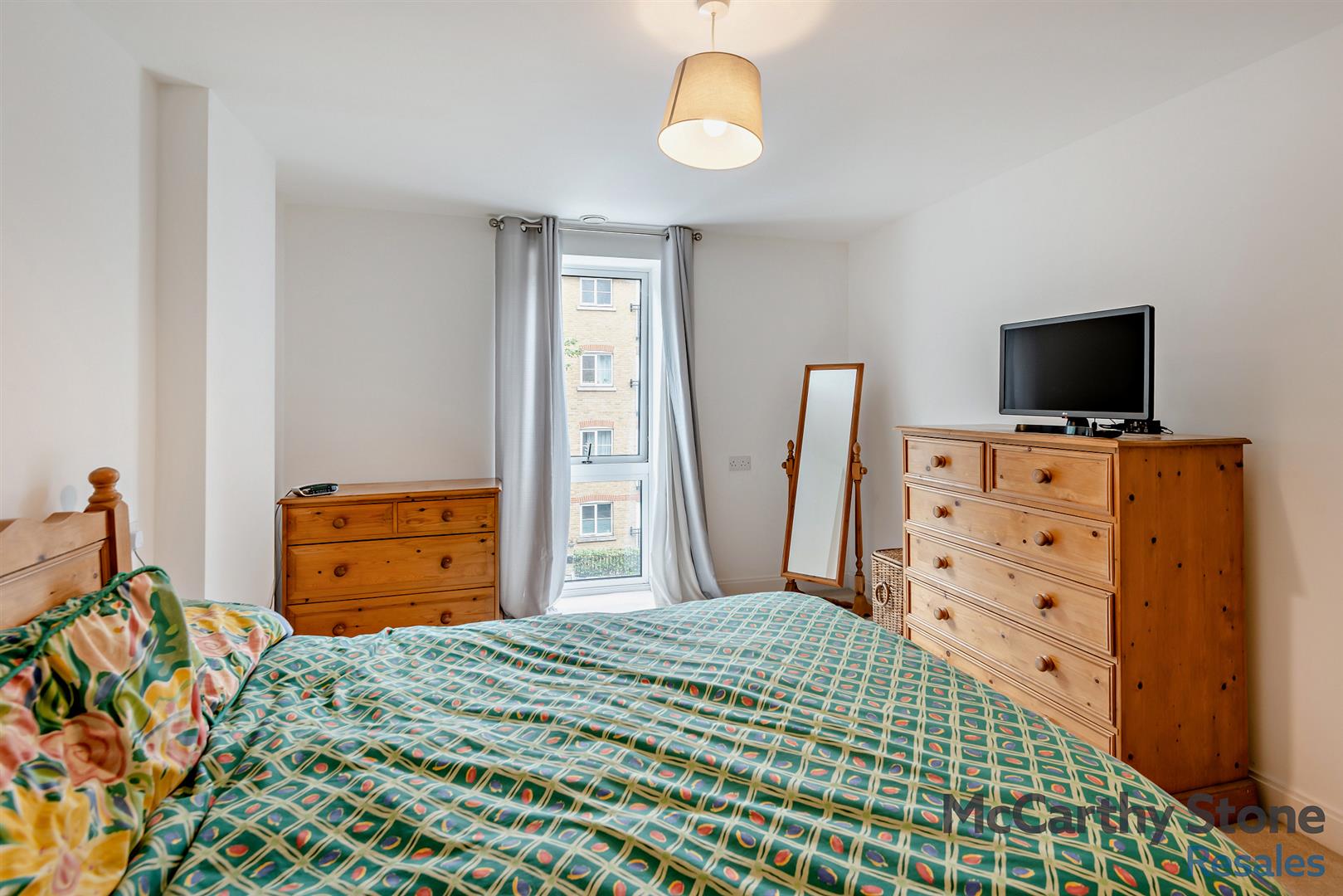 0 (8) Edward House